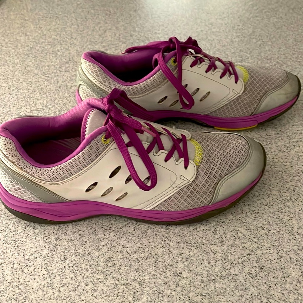 Vionic - women’s venture purple and grey athletic sneakers. Size 8